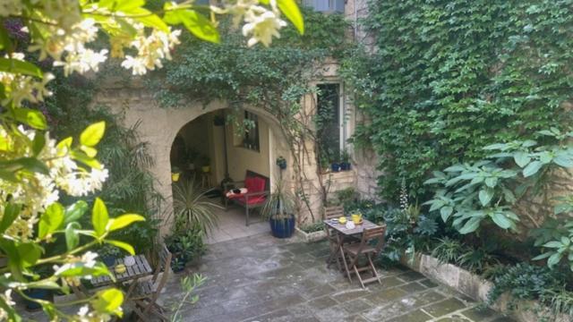 Le Grand Rouget Leilighet Beaucaire  Eksteriør bilde