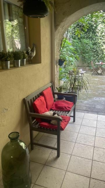 Le Grand Rouget Leilighet Beaucaire  Eksteriør bilde