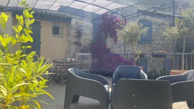 Le Grand Rouget Leilighet Beaucaire  Eksteriør bilde