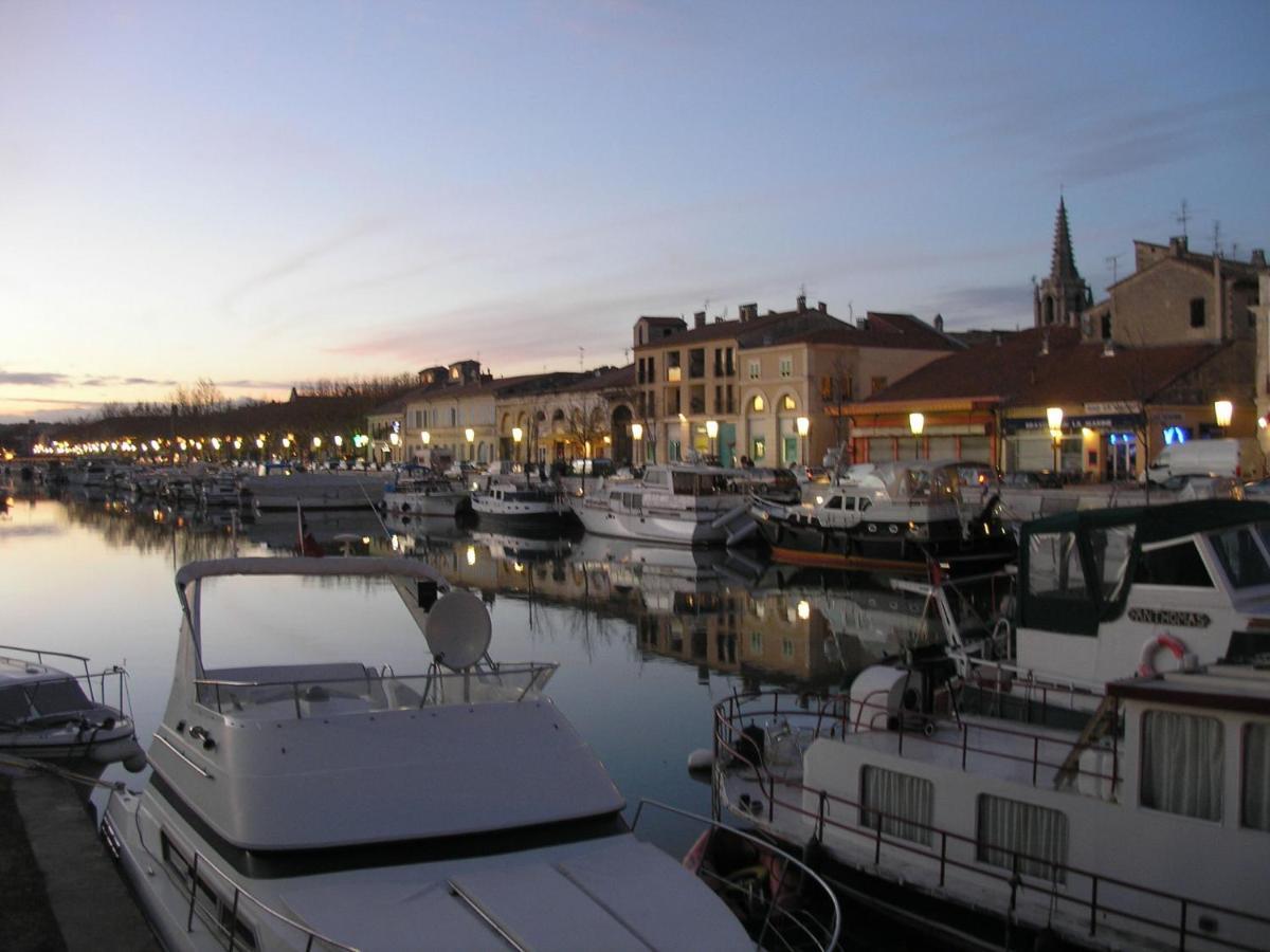 Le Grand Rouget Leilighet Beaucaire  Eksteriør bilde