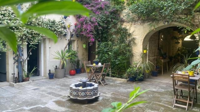 Le Grand Rouget Leilighet Beaucaire  Eksteriør bilde
