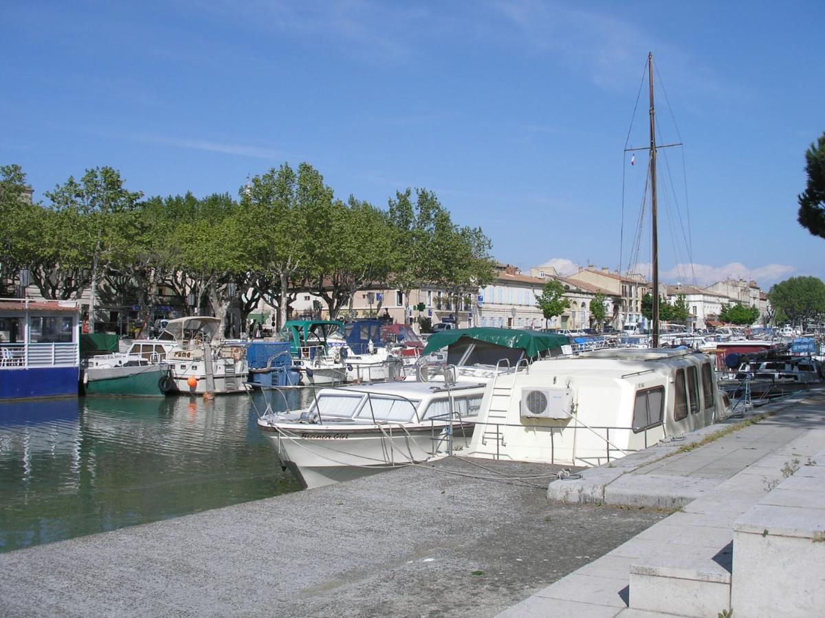 Le Grand Rouget Leilighet Beaucaire  Eksteriør bilde