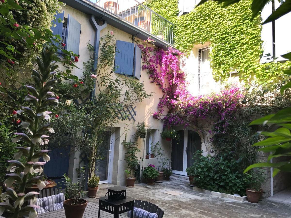 Le Grand Rouget Leilighet Beaucaire  Eksteriør bilde